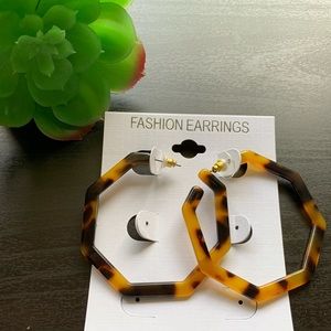 Hexagon tortoise earrings w/back piece